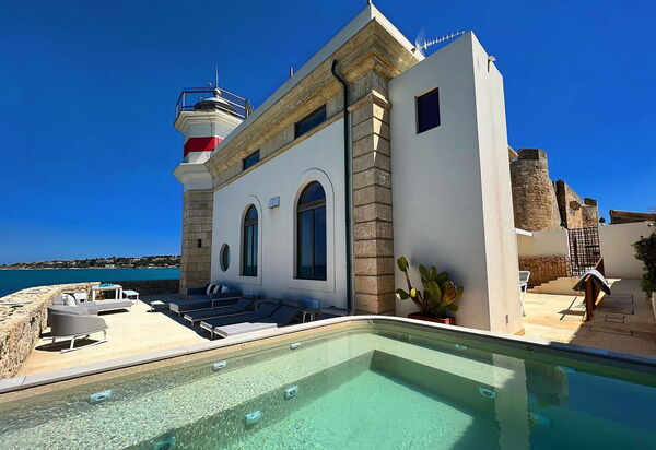 Villa Il Faro: бассейн, Взгляды, джакузи, Открытый, Экстерьеры