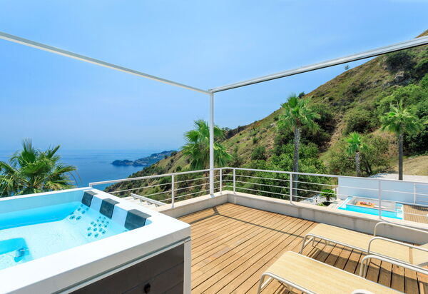 Villa Elysium: Ansichten, Außen, Draussen, Whirlpool, Wohlergehen