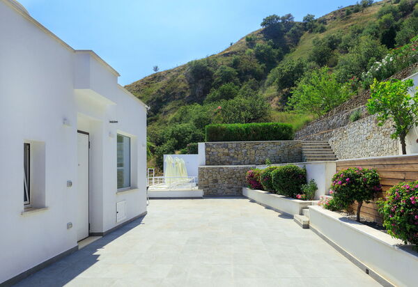 Villa Elysium: Außen, Draussen