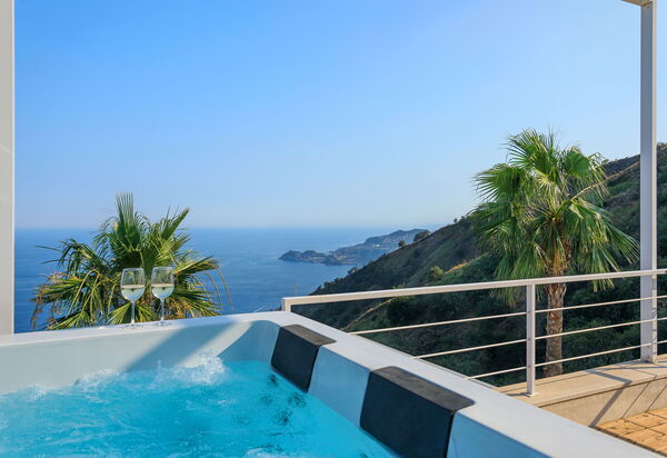 Villa Elysium: Ansichten, Außen, Draussen, Whirlpool, Wohlergehen