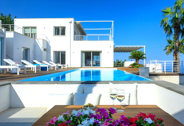 Villa Elysium: Außen, Draussen, Schwimmbad