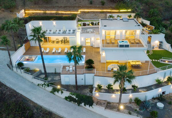 Villa Elysium: Außen, Draussen, Schwimmbad