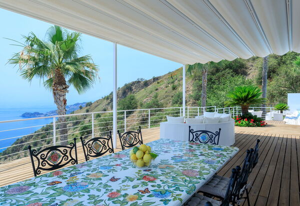 Villa Elysium: Ansichten, Außen, Draussen