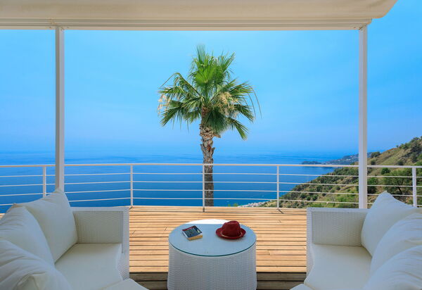 Villa Elysium: Ansichten, Außen, Draussen