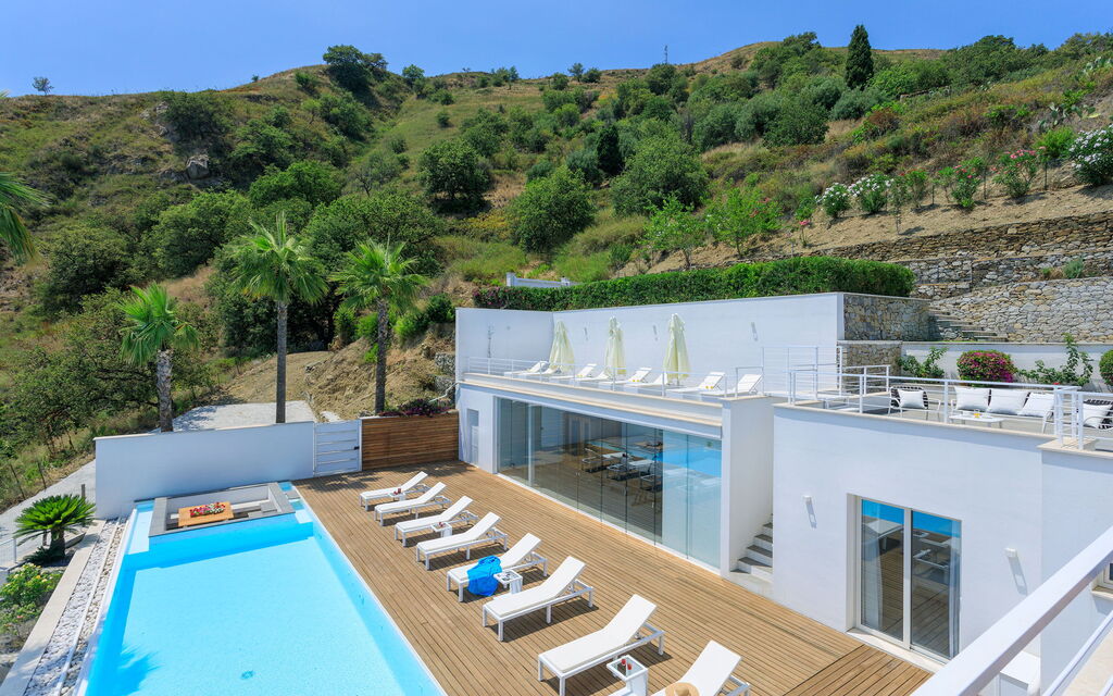 Villa Elysium: pool, Udendørs, Udvendige