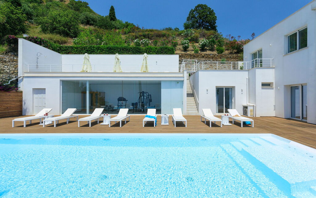 Villa Elysium: pool, Udendørs, Udvendige