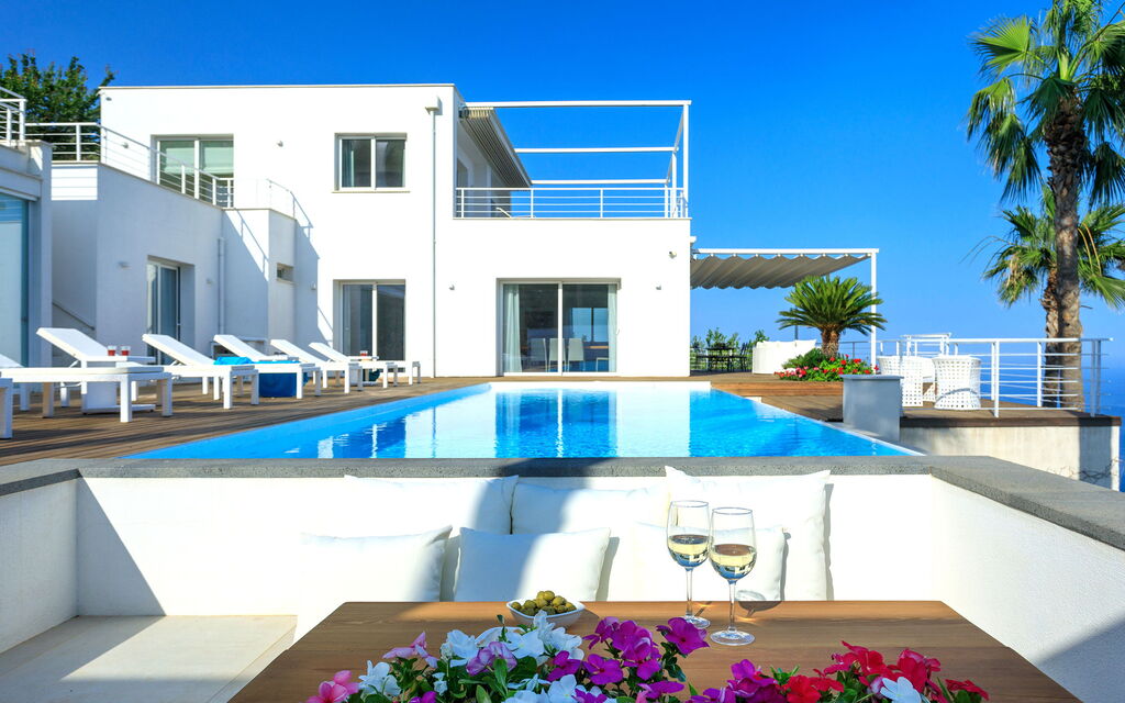 Villa Elysium: pool, Udendørs, Udvendige