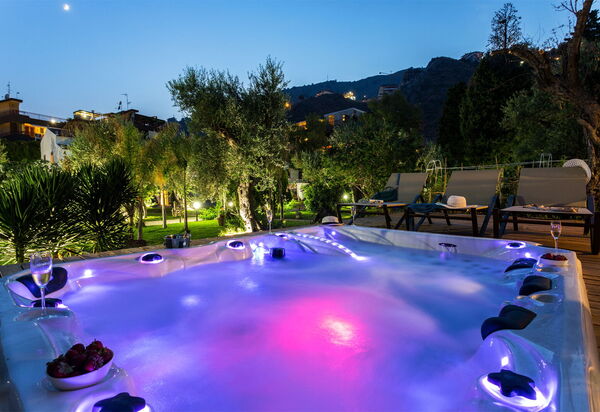 Villa Bellasia: Extérieur, Extérieurs, jacuzzi, Jardin