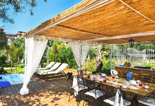 Villa Bellasia: Extérieur, Extérieurs