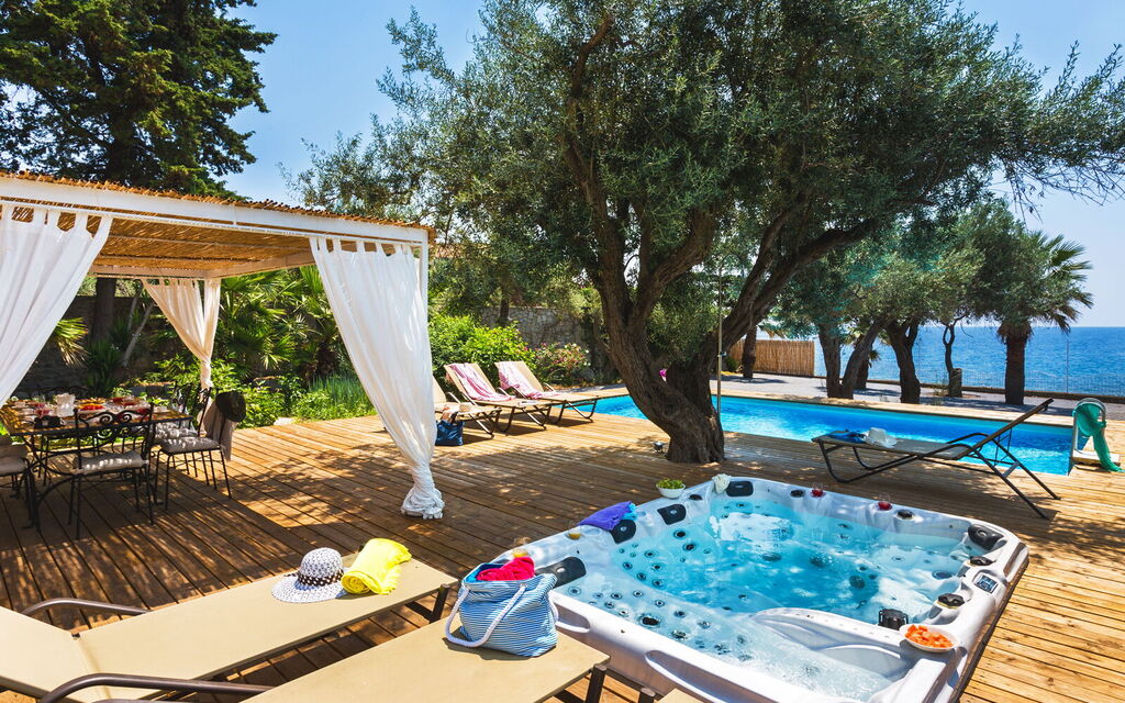 Villa Bellasia: Extérieur, Extérieurs, jacuzzi