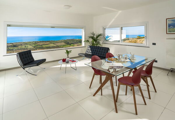 Villa Giglio Di Mare: Esszimmer, Wohnzimmer