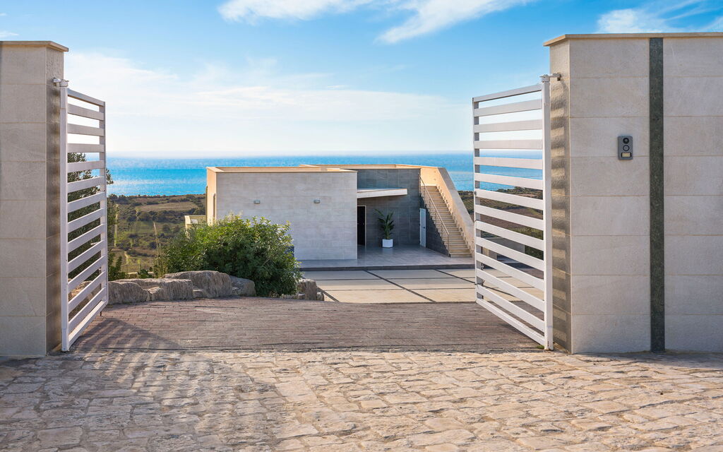 Villa Giglio Di Mare: Building Exterior, Main Entrance, Outdoor