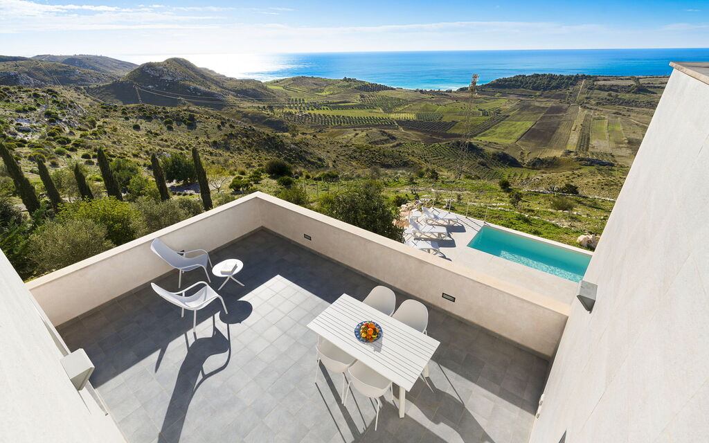Villa Giglio Di Mare: Building Exterior, Outdoor, Pool, Scenic View