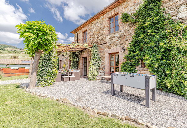 Chateau La Siroque: Have, Udendørs, Udvendige