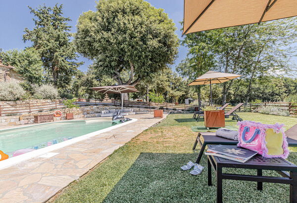 Chateau La Siroque: Have, pool, Udendørs, Udvendige