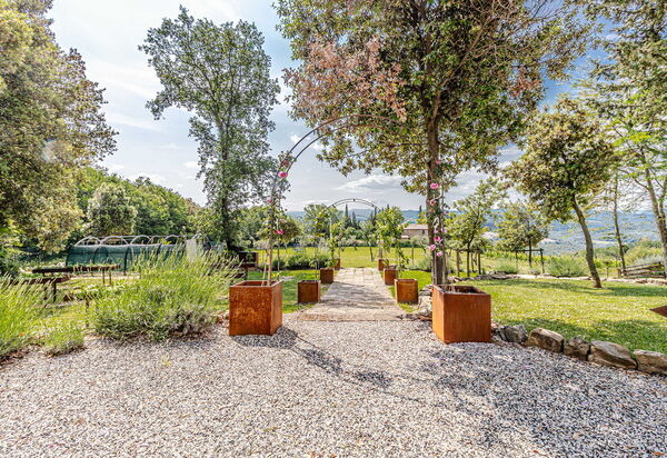 Chateau La Siroque: Have, Udendørs, Udvendige