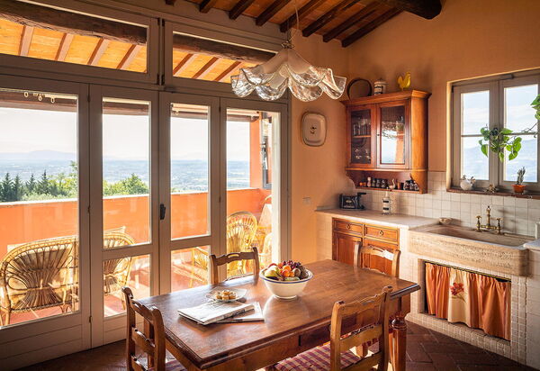 Villa Colle Di Sotto: Кухня, Столовая