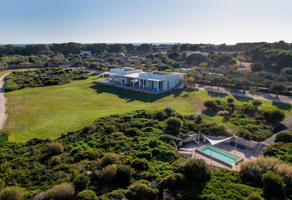 Villa Partenope: Ansichten, Garten, Schwimmbad