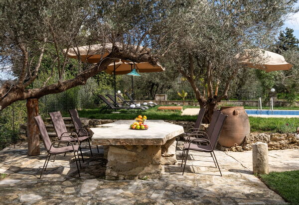 Klapas: Балкон / Терраса / Патио, бассейн, Сад, Экстерьеры