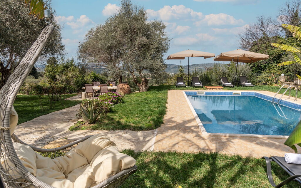 Klapas: Esterni, Giardino, Piscina