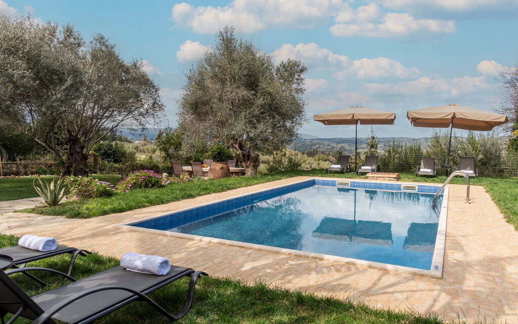 Klapas: Esterni, Giardino, Piscina