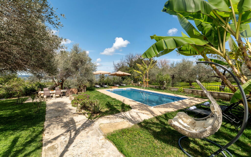 Klapas: Esterni, Giardino, Piscina