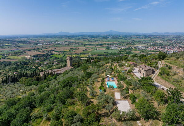 Casale Della Torre: Ansichten, Draussen, Schwimmbad