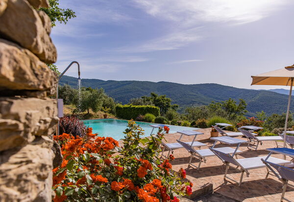 Casale Della Torre: Ansichten, Draussen, Schwimmbad