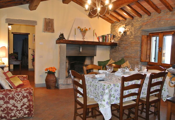 Casale Della Torre: Esszimmer, Wohnzimmer