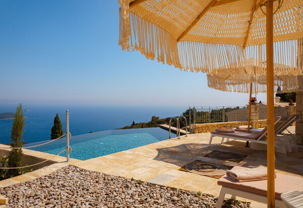 Villa Thea Mare Maistro