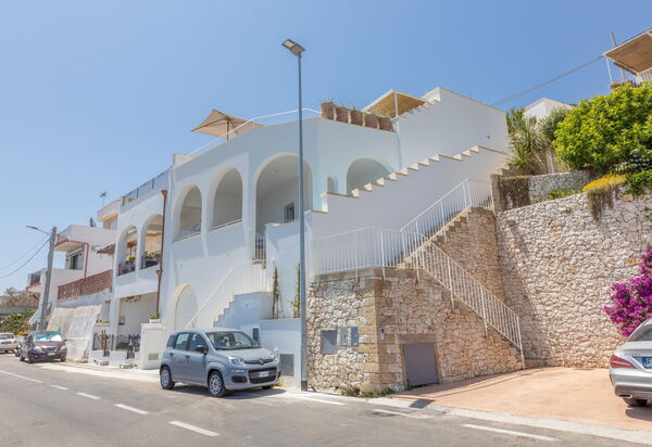 Marinaia Archi: Entrée principale, Extérieur, Extérieurs