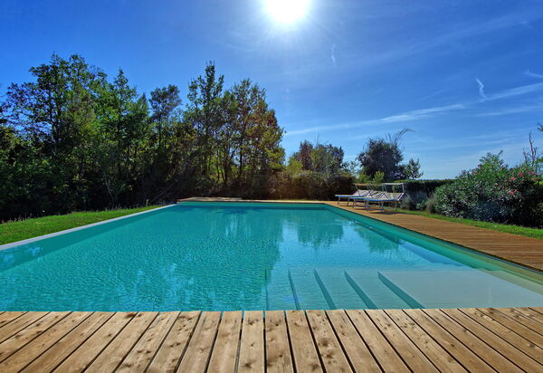 Torre: Draussen, Schwimmbad