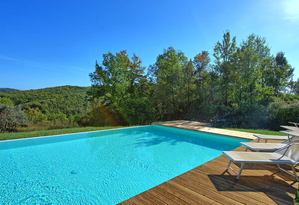 Torre: Draussen, Schwimmbad