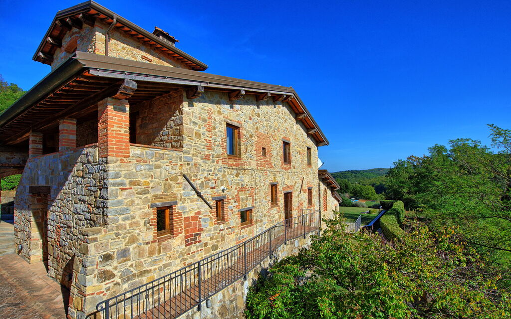 Torre: Exteriör, Utomhus