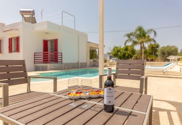 Villa Dolcevivere: бассейн, Лето, Открытый, Экстерьеры