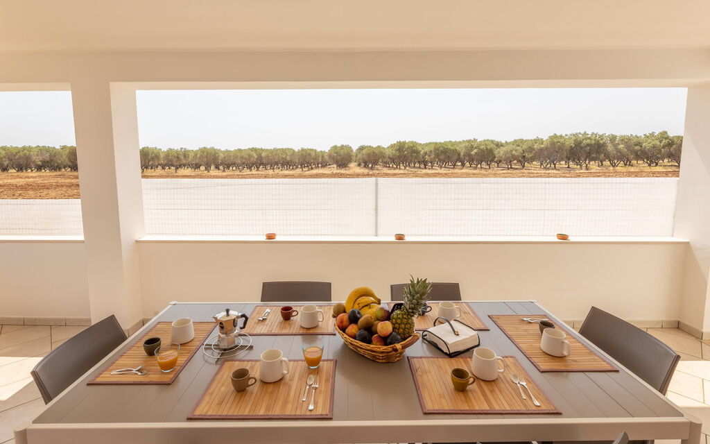 Villa Dolcevivere: Balcony / Terrace / Patio, Building Exterior, Outdoor, Summer