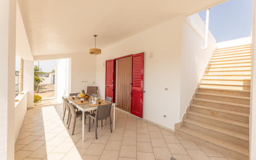Villa Dolcevivere: Balcony / Terrace / Patio, Building Exterior, Outdoor, Summer