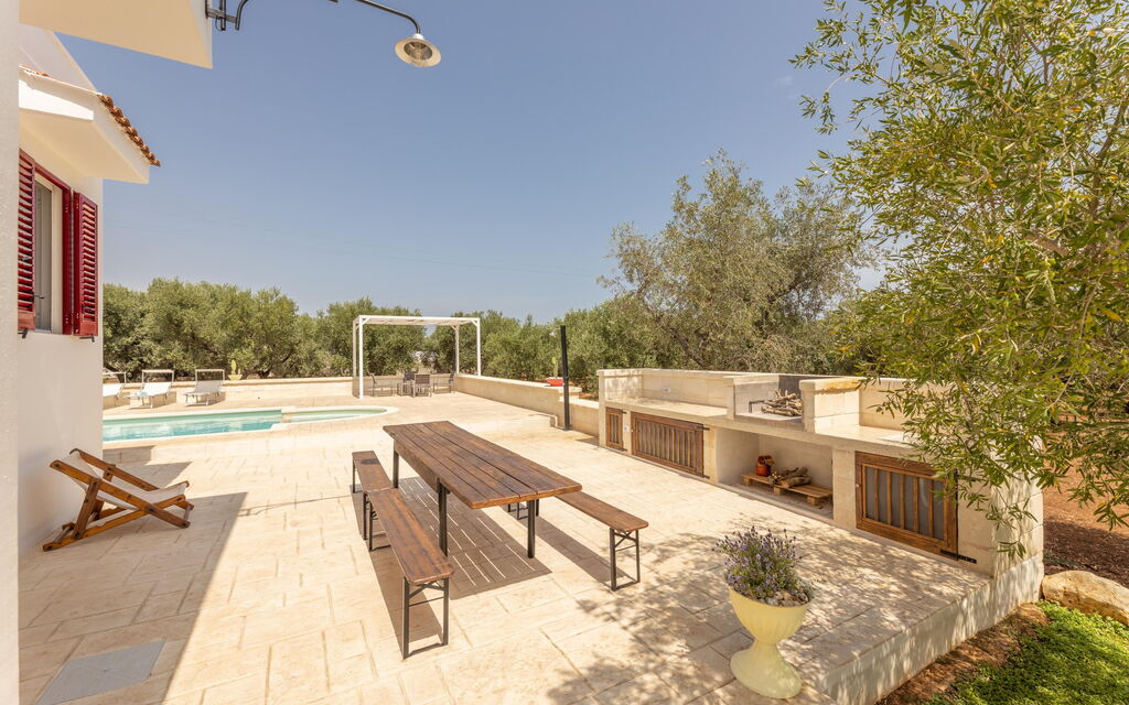 Villa Dolcevivere: Balcony / Terrace / Patio, Building Exterior, Outdoor, Summer