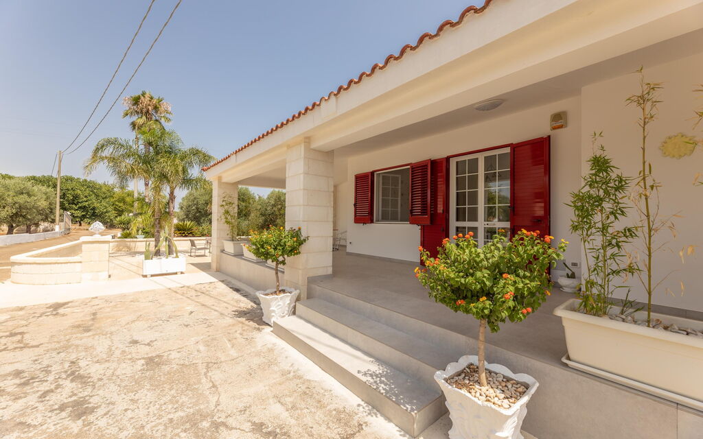 Villa Dolcevivere: Building Exterior, Garden, Outdoor, Summer