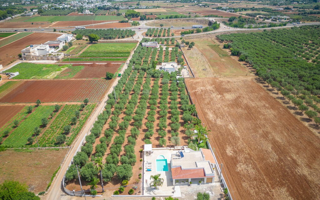 Villa Dolcevivere: Building Exterior, Outdoor, Scenic View, Summer