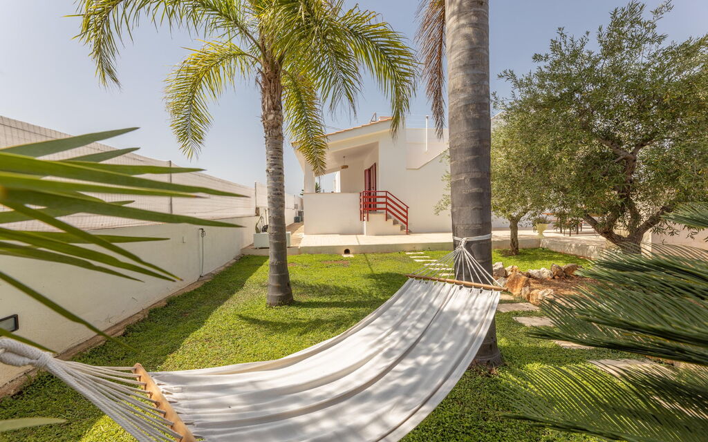 Villa Dolcevivere: Building Exterior, Garden, Outdoor