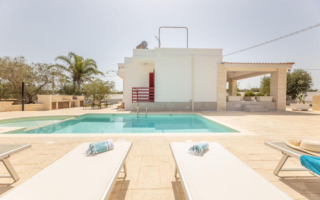 Villa Dolcevivere: Building Exterior, Outdoor, Pool, Summer