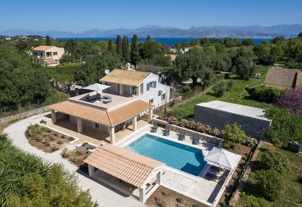 Villa Armonia: Ansichten, Außen, Draussen, Schwimmbad