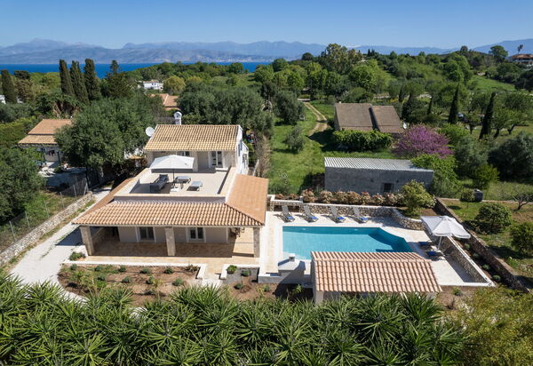 Villa Armonia: Ansichten, Außen, Draussen, Schwimmbad