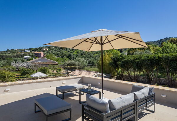 Villa Armonia: Ansichten, Außen, Balkon / Terrasse / Patio, Draussen
