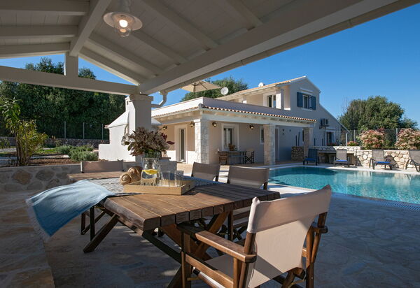 Villa Armonia: Außen, Balkon / Terrasse / Patio, Draussen, Schwimmbad