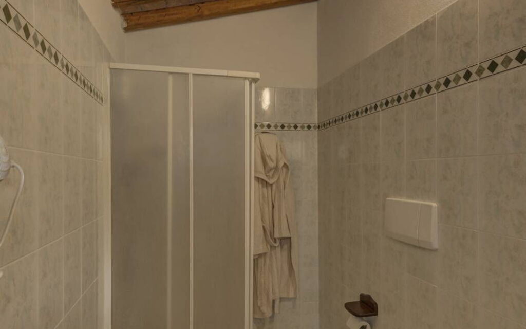 Leccino - : Bathroom