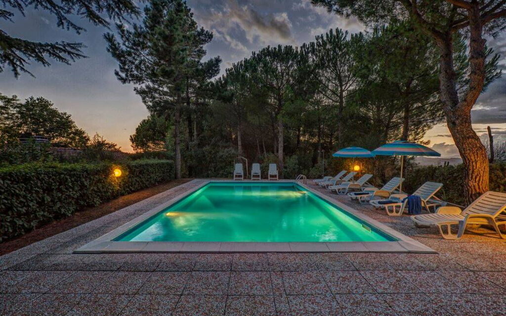 Leccino: Exteriör, slå samman, Utomhus