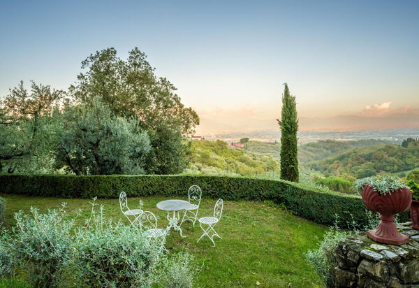 Villa Mami: Взгляды, Открытый, Сад, Экстерьеры