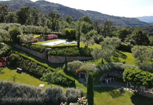 Villa Mami: бассейн, Взгляды, Открытый, Сад, Экстерьеры